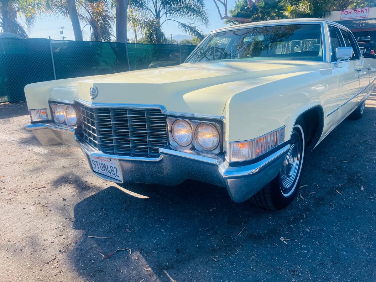 Cadillac-fleetwood-brougham-1969-yellow-8