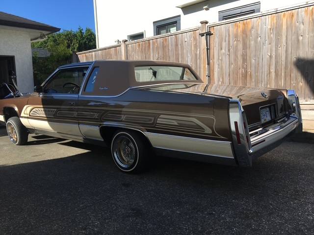 Cadillac-fleetwood-brougham-1982-custom-2