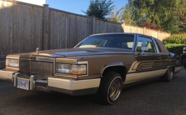 Cadillac-fleetwood-brougham-1982-custom