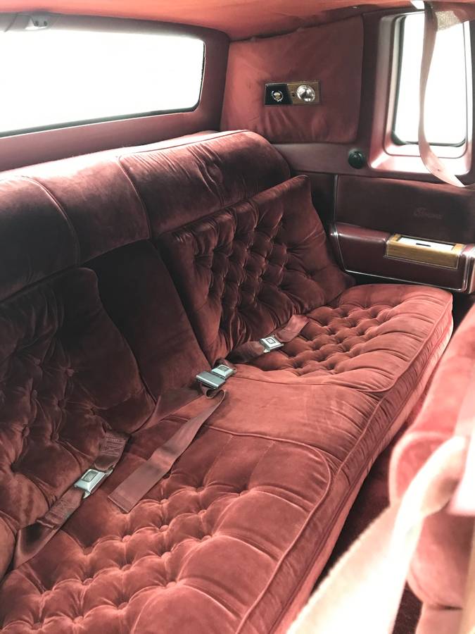 Cadillac-fleetwood-brougham-1983-red-2