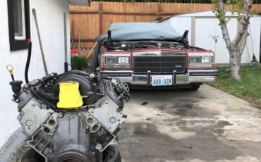 Cadillac-fleetwood-brougham-1983-red