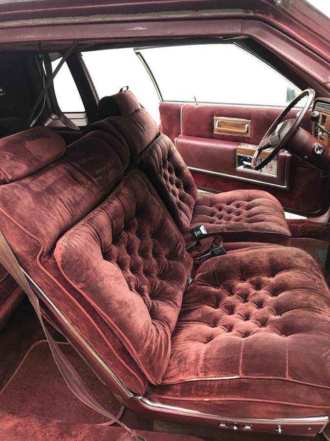 Cadillac-fleetwood-brougham-1983-red-4