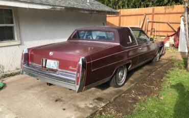 Cadillac-fleetwood-brougham-1983-red-5