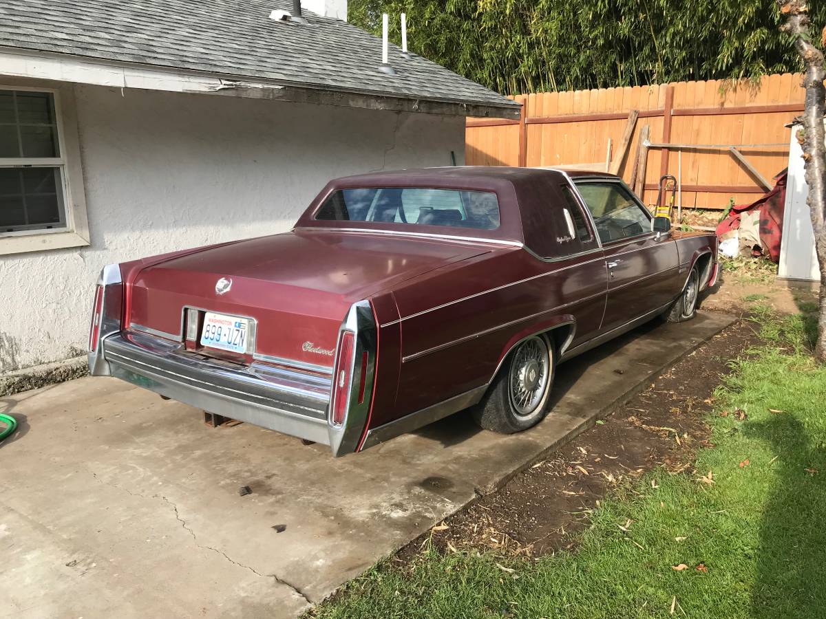 Cadillac-fleetwood-brougham-1983-red-5