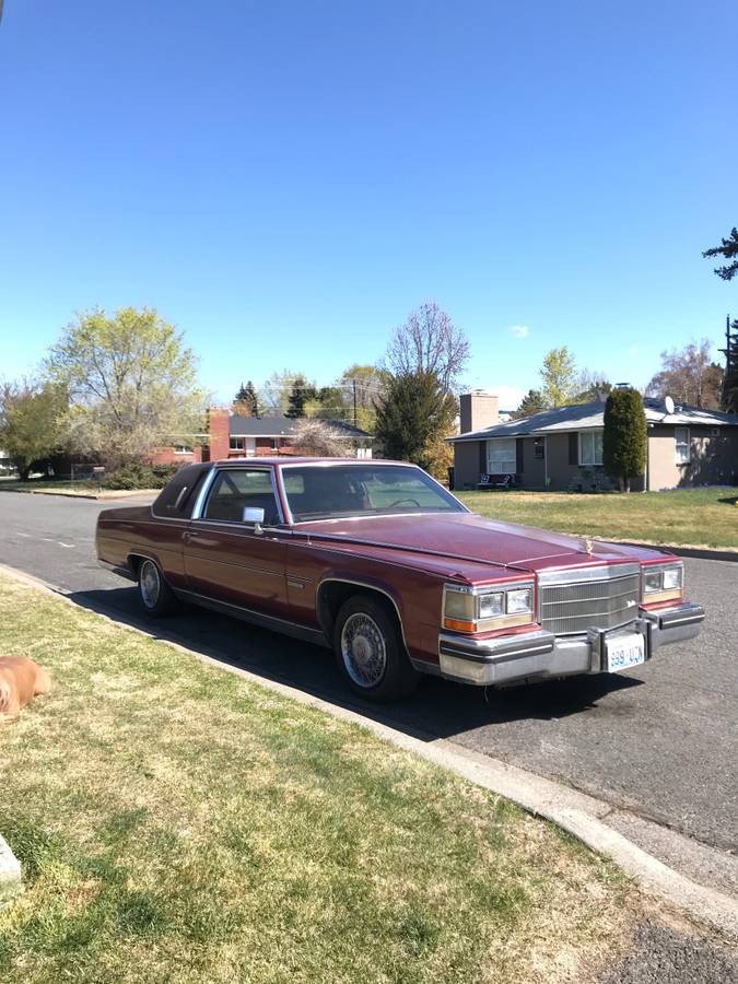Cadillac-fleetwood-brougham-1983-red-9