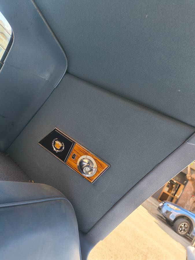 Cadillac-fleetwood-brougham-1984-blue-11