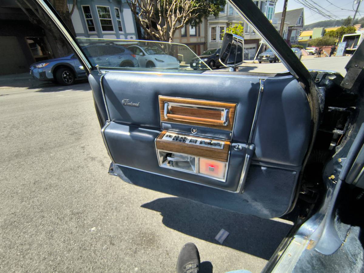 Cadillac-fleetwood-brougham-1984-blue-12
