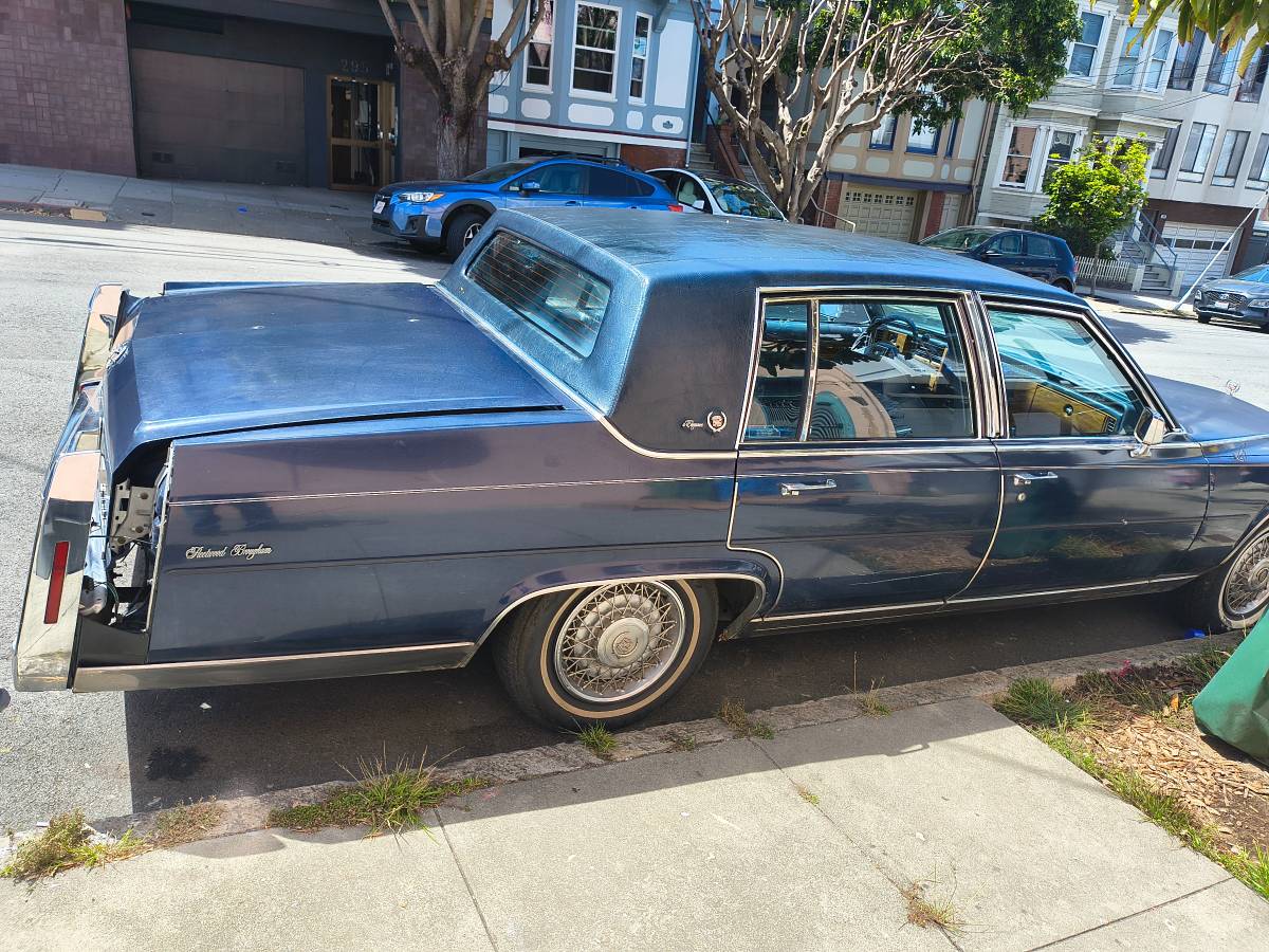 Cadillac-fleetwood-brougham-1984-blue-2