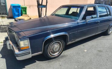 Cadillac-fleetwood-brougham-1984-blue