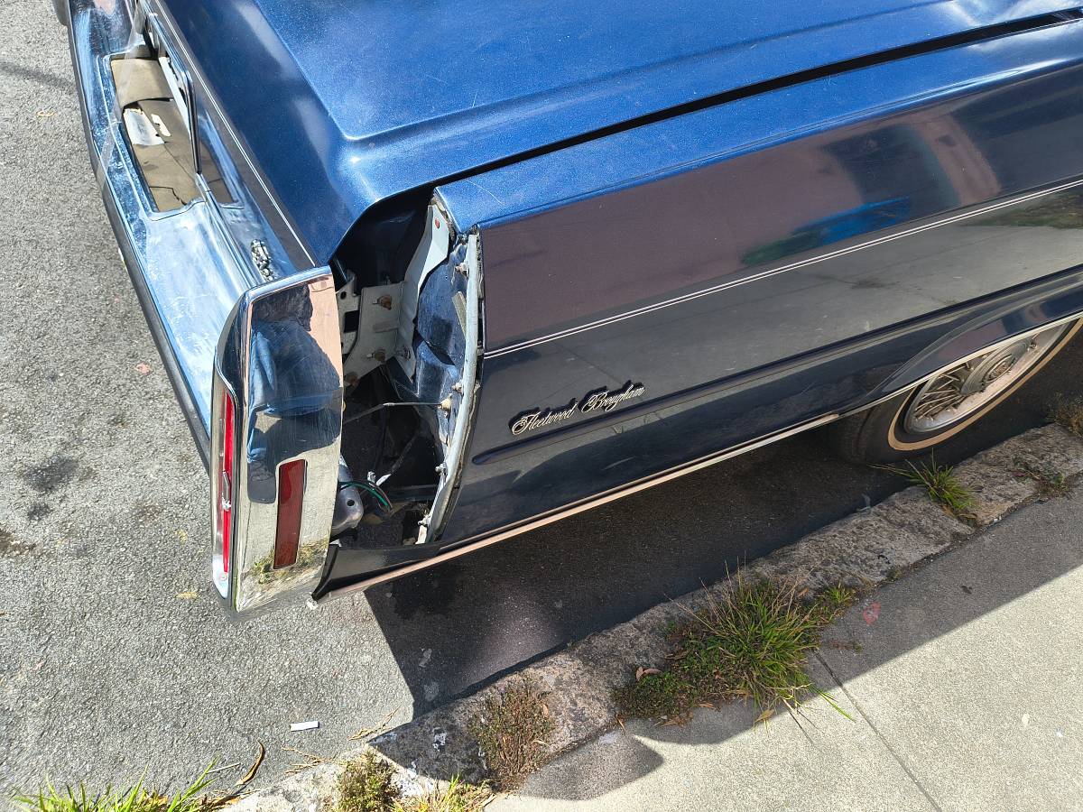 Cadillac-fleetwood-brougham-1984-blue-5