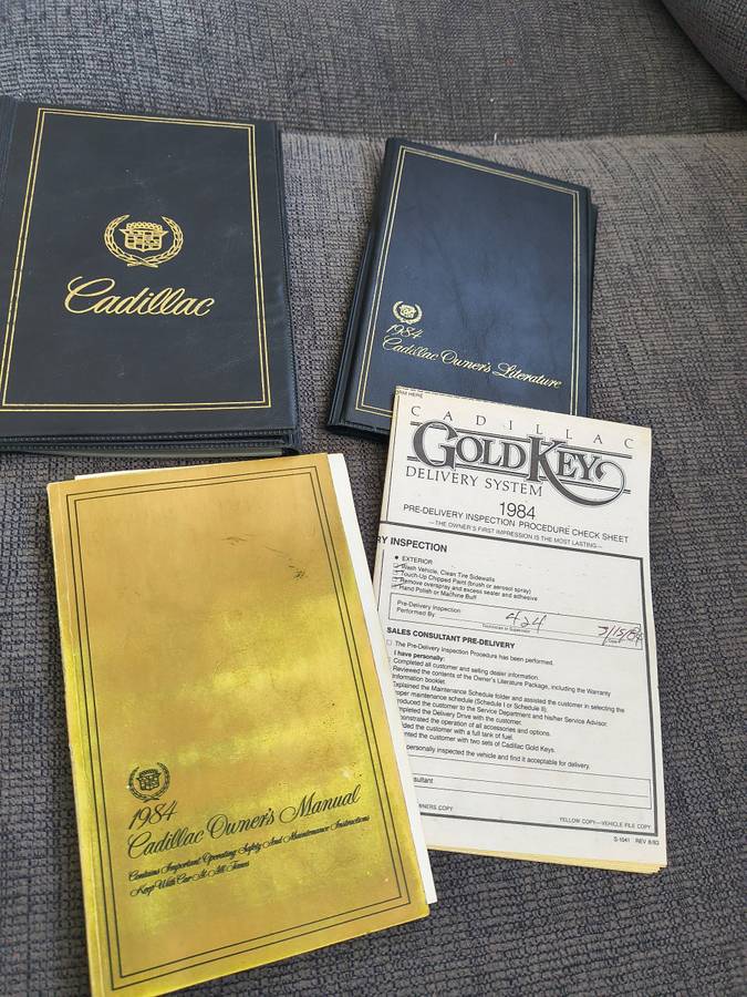 Cadillac-fleetwood-brougham-1984-blue-7