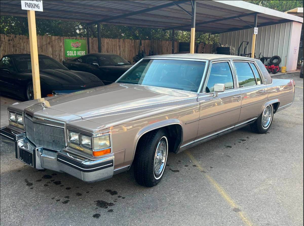 Cadillac-fleetwood-brougham-1984-brown-1