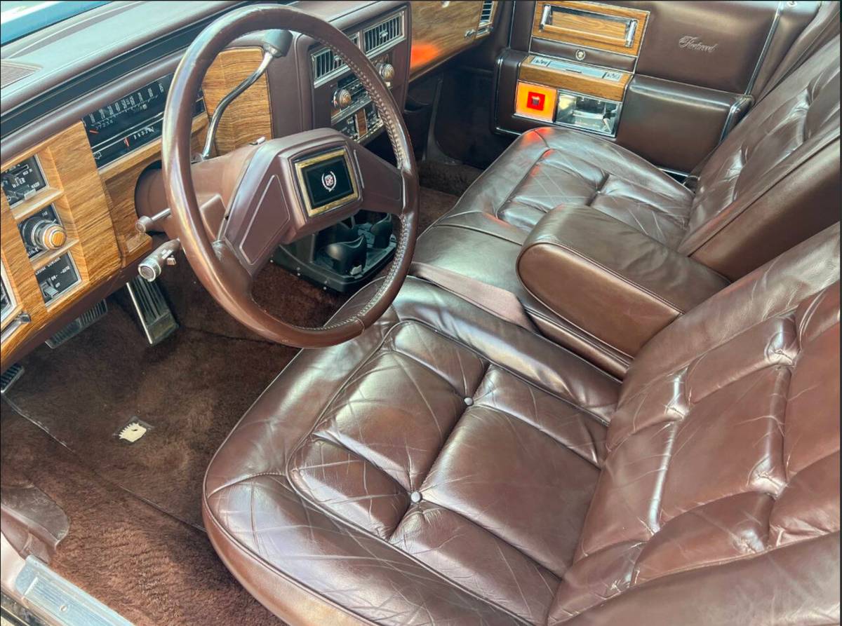 Cadillac-fleetwood-brougham-1984-brown-10