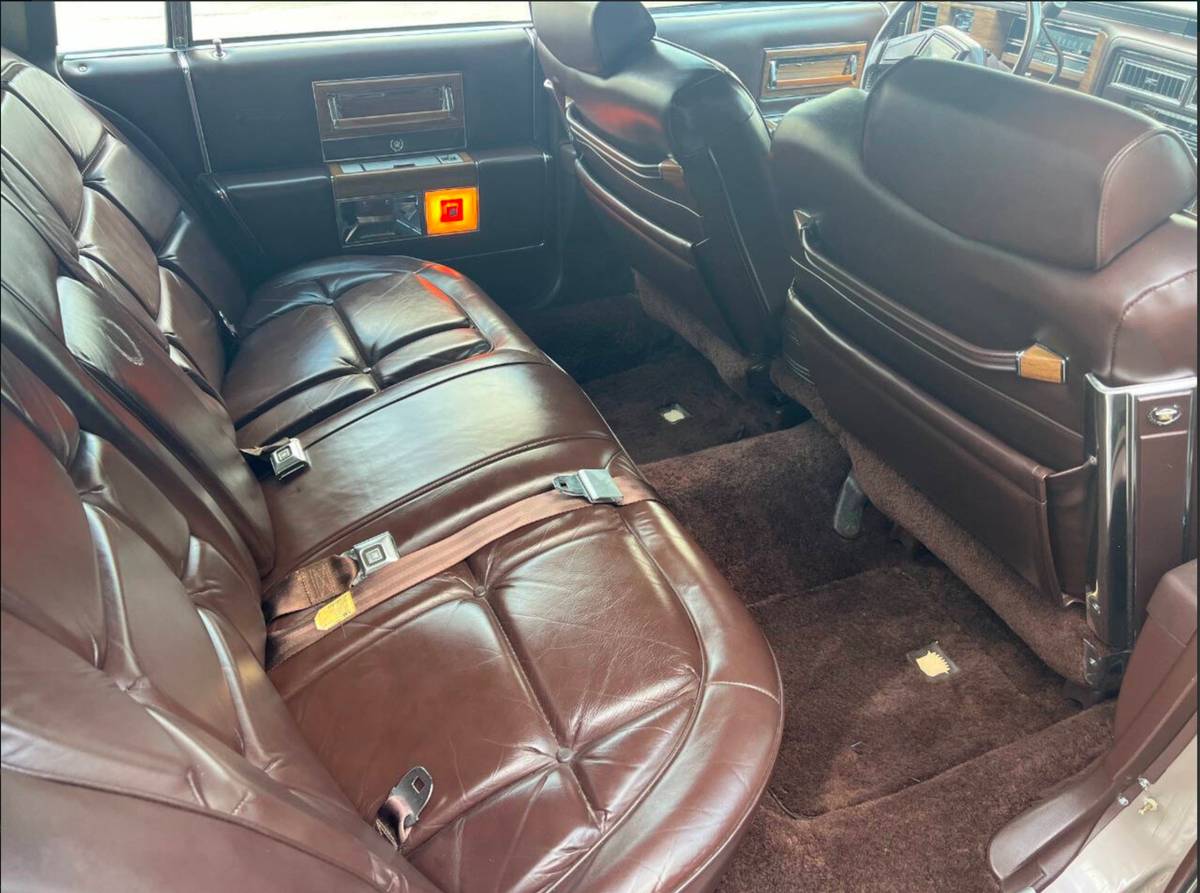 Cadillac-fleetwood-brougham-1984-brown-12