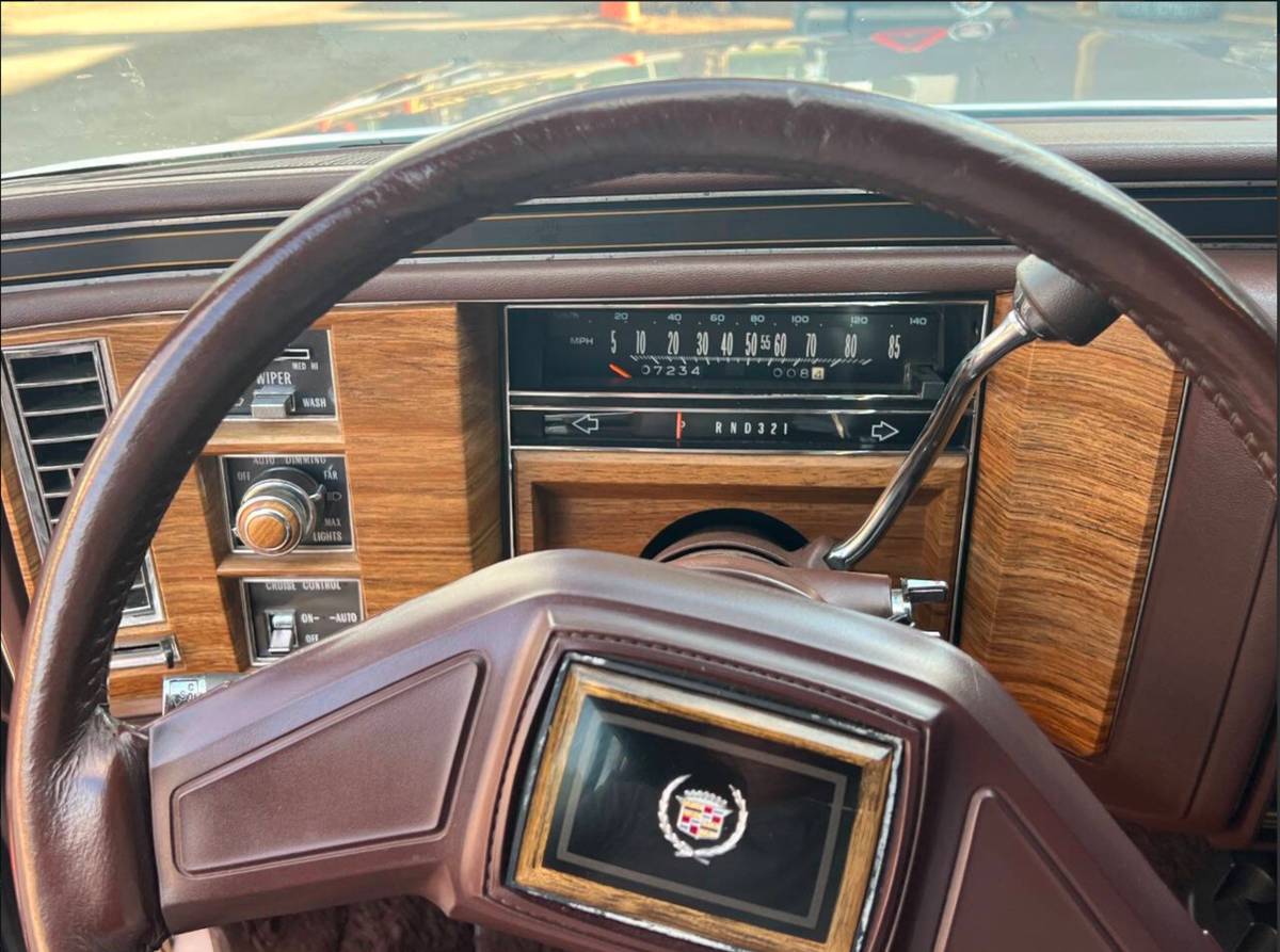 Cadillac-fleetwood-brougham-1984-brown-14