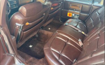 Cadillac-fleetwood-brougham-1984-brown-15