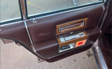 Cadillac-fleetwood-brougham-1984-brown-19