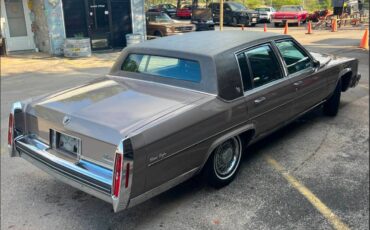 Cadillac-fleetwood-brougham-1984-brown-3