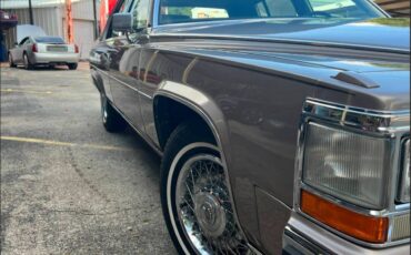 Cadillac-fleetwood-brougham-1984-brown-4