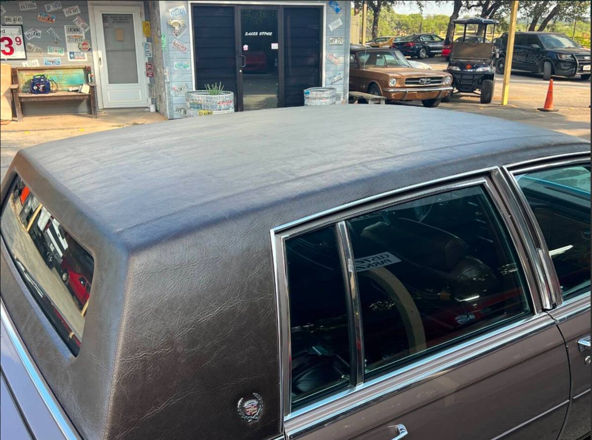 Cadillac-fleetwood-brougham-1984-brown-7