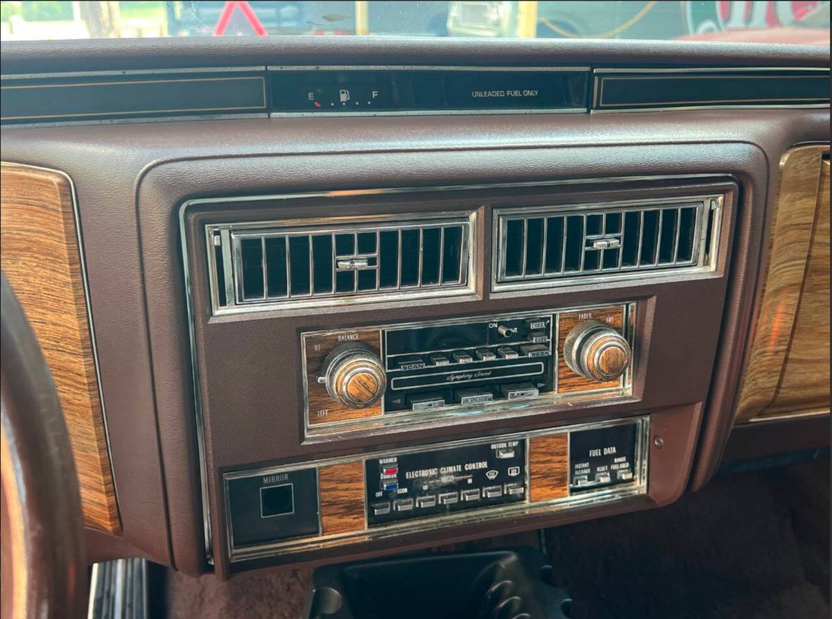 Cadillac-fleetwood-brougham-1984-brown-8