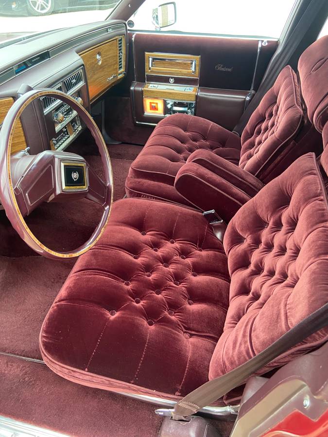 Cadillac-fleetwood-brougham-1985-4