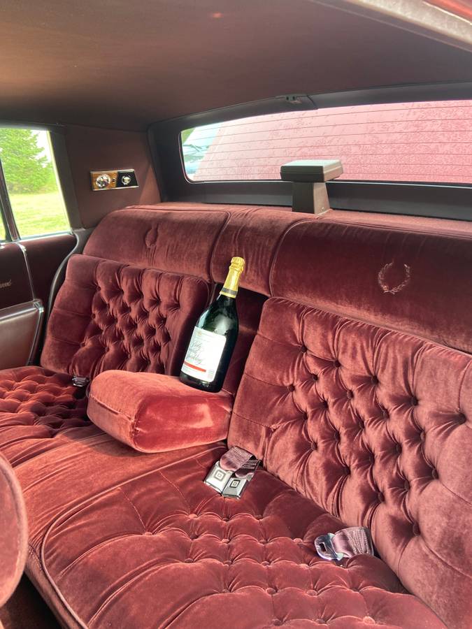 Cadillac-fleetwood-brougham-1985-5