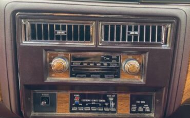 Cadillac-fleetwood-brougham-1985-7