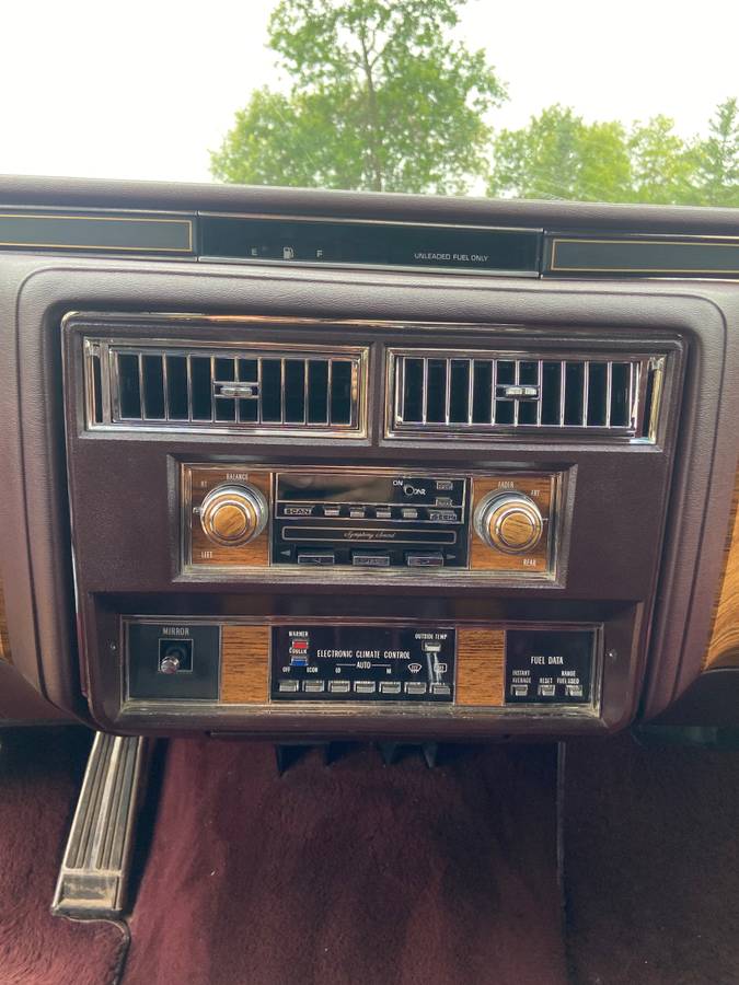Cadillac-fleetwood-brougham-1985-7