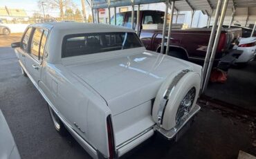 Cadillac-fleetwood-brougham-1989-white-2