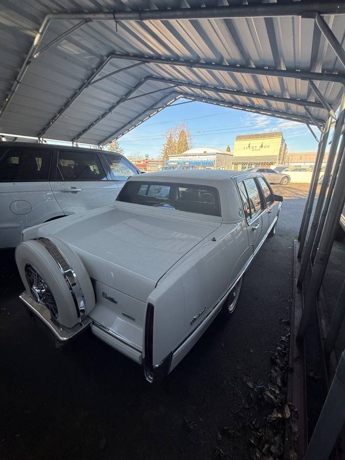 Cadillac-fleetwood-brougham-1989-white-3