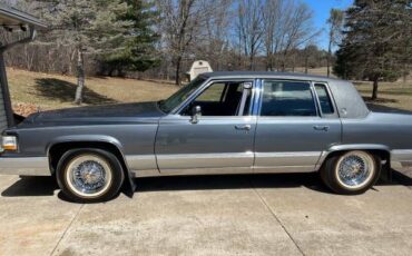 Cadillac-fleetwood-brougham-1991-1