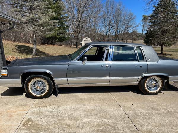 Cadillac-fleetwood-brougham-1991-1