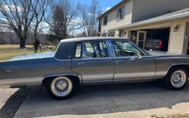 Cadillac-fleetwood-brougham-1991