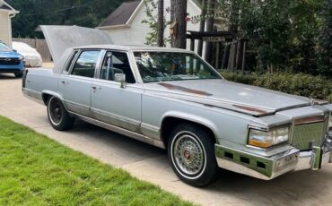 Cadillac-fleetwood-brougham-1991-silver