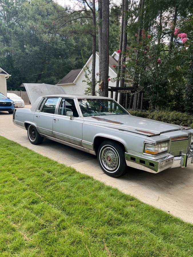 Cadillac-fleetwood-brougham-1991-silver