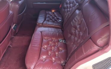Cadillac-fleetwood-brougham-1991-white-10