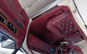Cadillac-fleetwood-brougham-1991-white-11