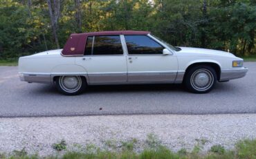 Cadillac-fleetwood-brougham-1991-white-2
