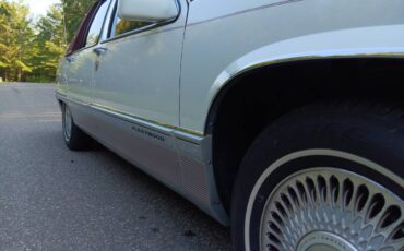 Cadillac-fleetwood-brougham-1991-white-3