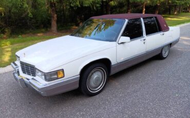 Cadillac-fleetwood-brougham-1991-white