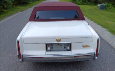 Cadillac-fleetwood-brougham-1991-white-5