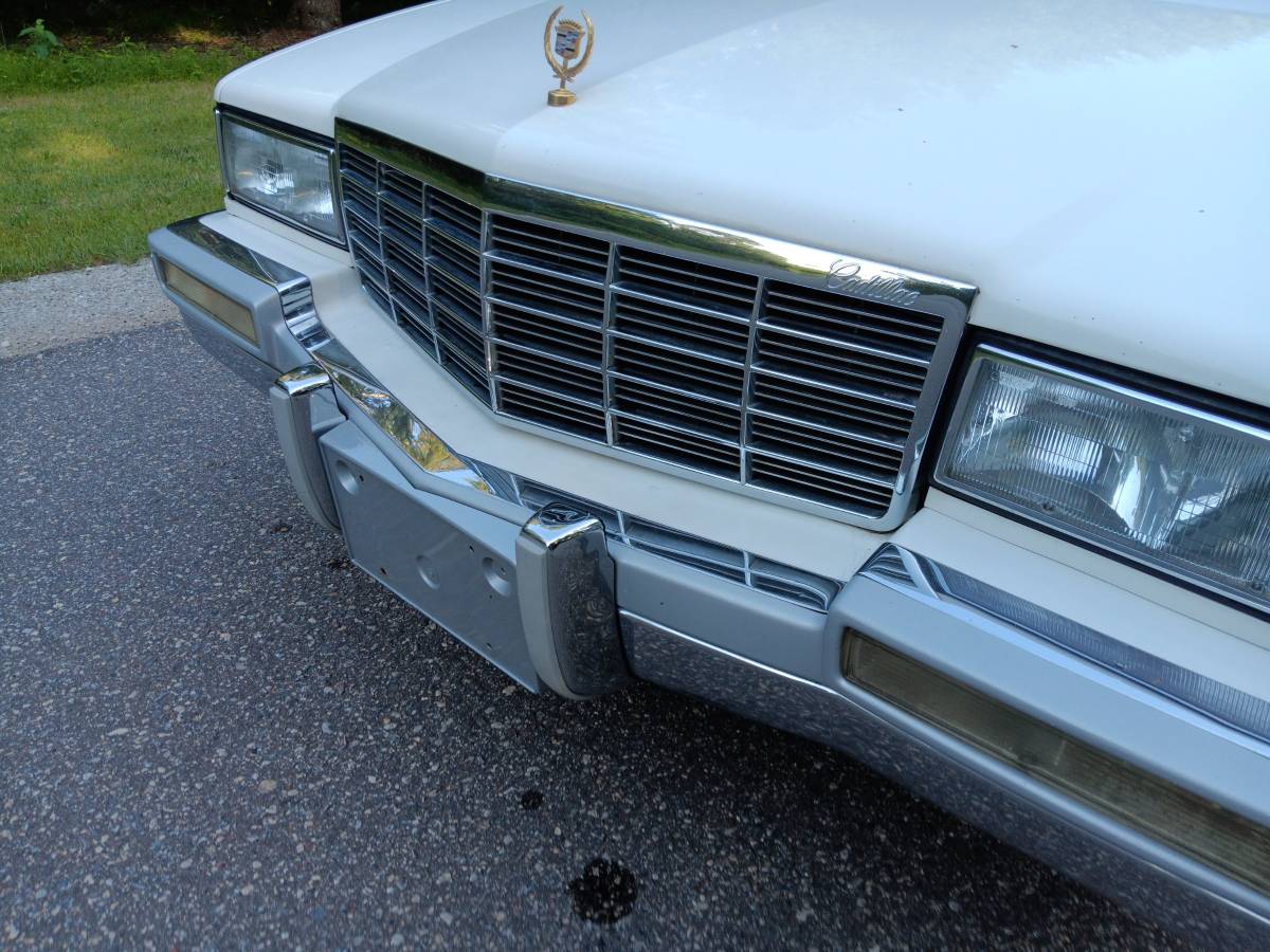 Cadillac-fleetwood-brougham-1991-white-6