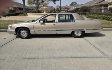 Cadillac-fleetwood-brougham-1993-1