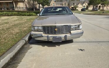 Cadillac-fleetwood-brougham-1993-2