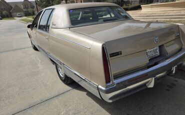 Cadillac-fleetwood-brougham-1993-3