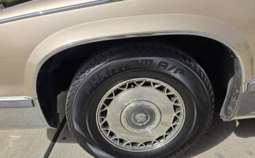 Cadillac-fleetwood-brougham-1993-4