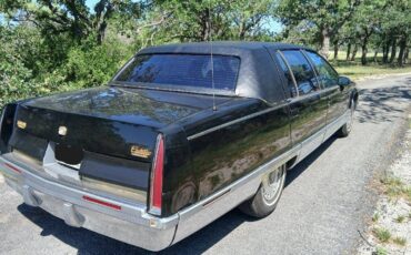 Cadillac-fleetwood-brougham-1993-black-2