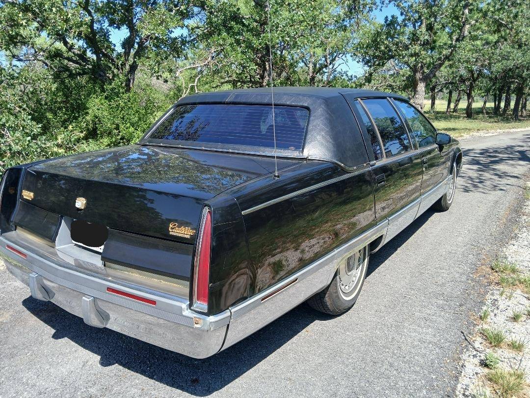 Cadillac-fleetwood-brougham-1993-black-2