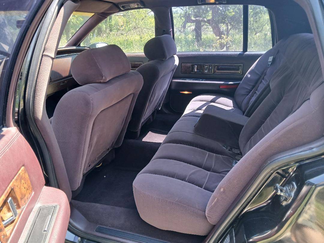 Cadillac-fleetwood-brougham-1993-black-5